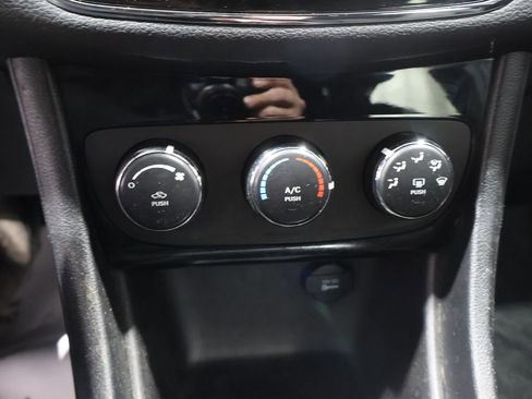 Used 2014 Chrysler 200 LX image 25