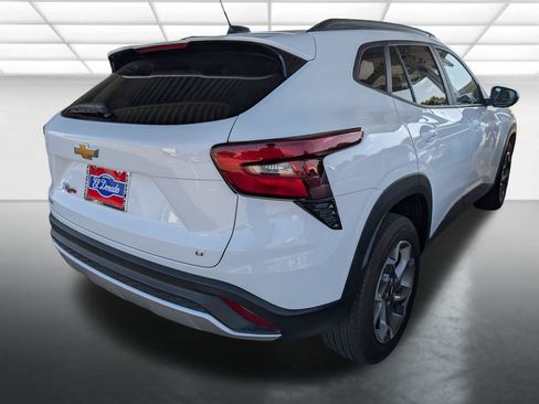 Certified 2025 Chevrolet Trax LT FWD image 6