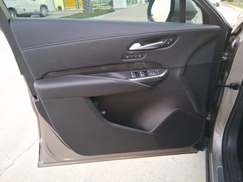 Used 2024 Cadillac XT4 Sport w/ Technology Package image 15