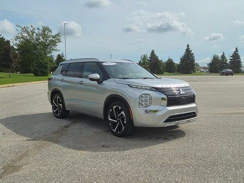 Used 2024 Mitsubishi Outlander SEL AWD/4WD image 3