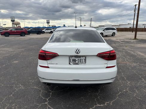 Used 2018 Volkswagen Passat 2.0T SE FWD image 5