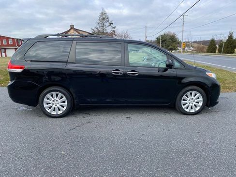 Used 2014 Toyota Sienna XLE image 7