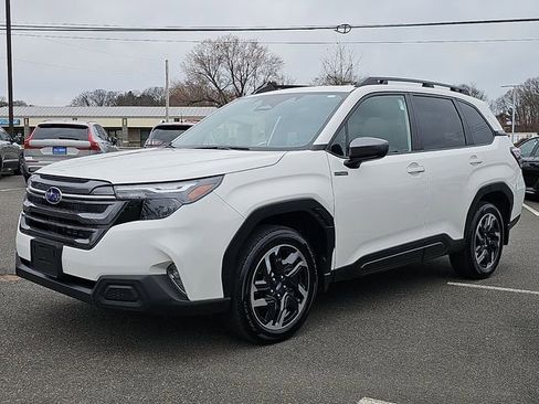 Certified 2025 Subaru Forester Premium image 3