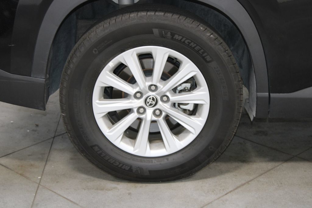 Used 2025 Toyota Grand Highlander AWD image 12