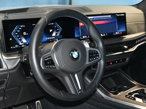 Certified 2025 BMW X7 M60i AWD/4WD image 2