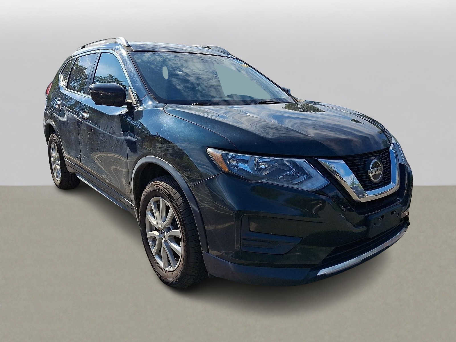 Used 2018 Nissan Rogue SV w/ Premium Package AWD/4WD image 2