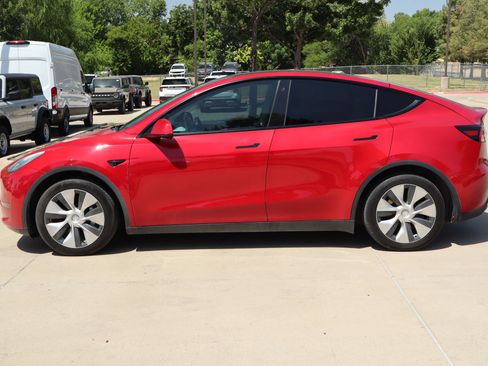 Used 2021 Tesla Model Y Long Range AWD/4WD image 6