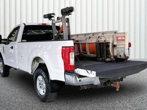 Used 2017 Ford F350 XLT w/ XLT Value Package AWD/4WD image 4