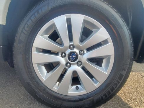 Used 2017 Subaru Outback 2.5i Premium image 24