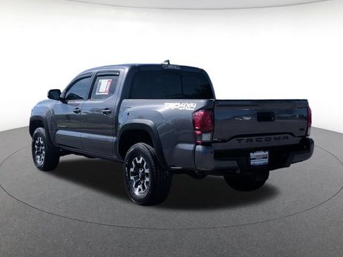 Used 2018 Toyota Tacoma TRD Off-Road AWD/4WD image 3