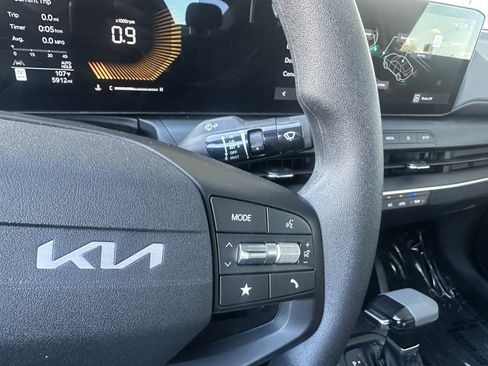 Used 2025 Kia K4 FWD image 18