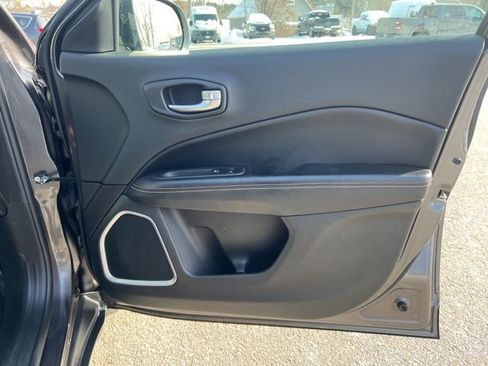 Used 2018 Jeep Compass Latitude w/ Popular Equipment Group image 11