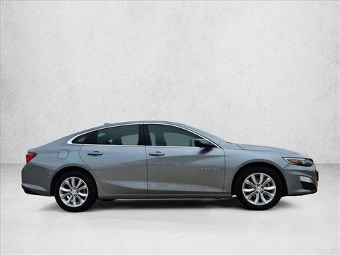 Used 2025 Chevrolet Malibu LT image 4