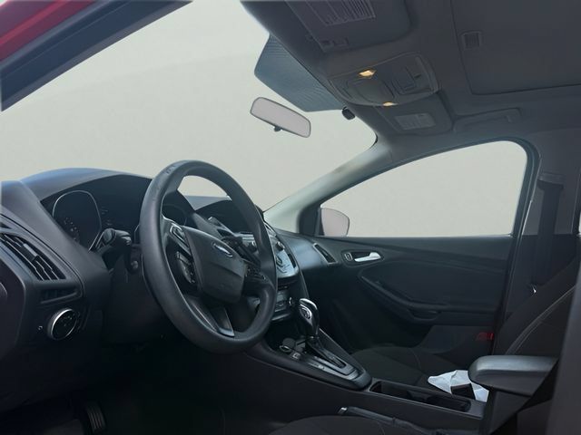 Used 2015 Ford Focus SE FWD image 9