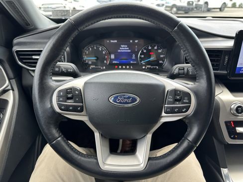 Used 2022 Ford Explorer XLT w/ Equipment Group 202A AWD/4WD image 14