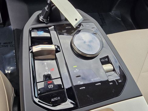 New 2026 BMW iX xDrive60 w/ Premium Package image 18