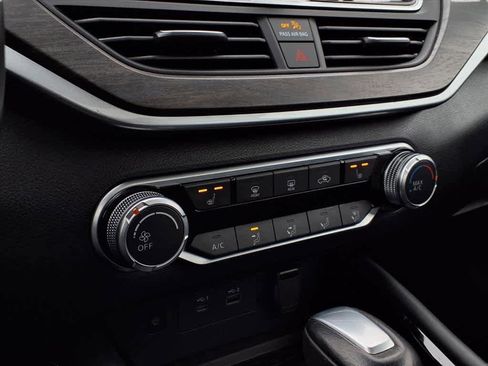 Used 2023 Nissan Altima 2.5 SV w/ SV Premium Package image 18