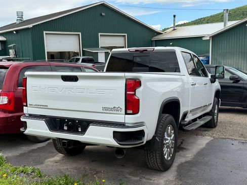 Used 2024 Chevrolet Silverado 2500 High Country w/ High Country Premium Package AWD/4WD image 2
