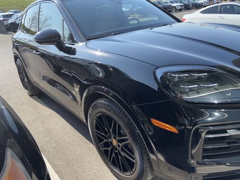 Used 2024 Porsche Cayenne S image 1