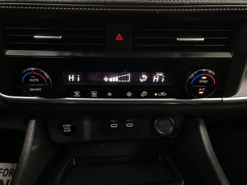 Certified 2025 Nissan Rogue SV image 24