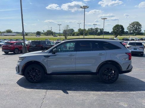 Used 2023 Kia Sorento SX AWD/4WD image 2
