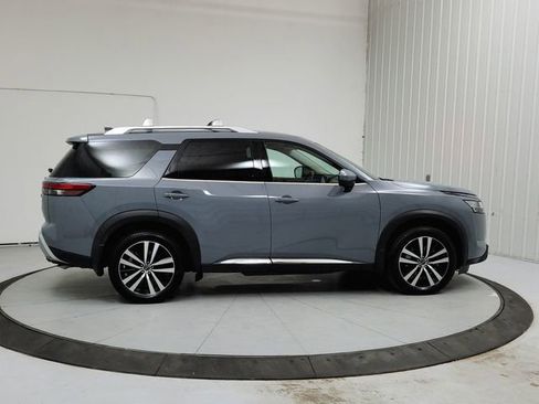 Used 2023 Nissan Pathfinder Platinum w/ Black Appearance Package image 8