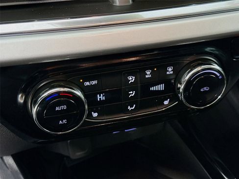 Used 2024 Chevrolet Trax LT w/ Sunroof Package image 15