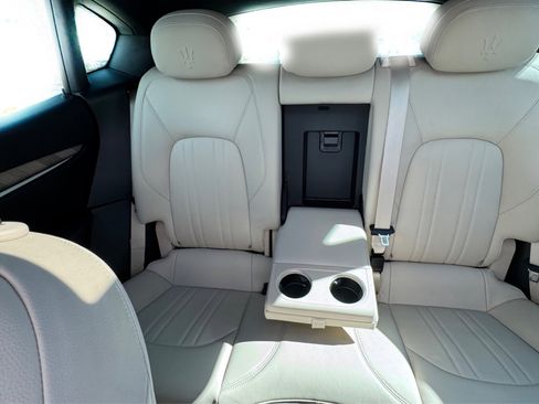 Used 2021 Maserati Levante image 14