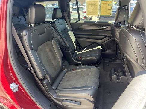Used 2025 Jeep Grand Cherokee L Laredo AWD/4WD image 23