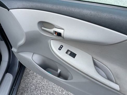 Used 2013 Toyota Corolla LE image 36