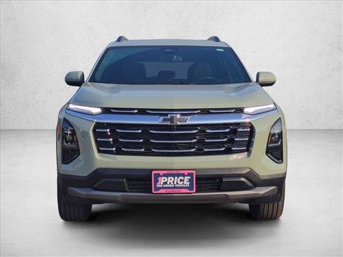 Used 2025 Chevrolet Equinox LT w/ Convenience Package II FWD image 2