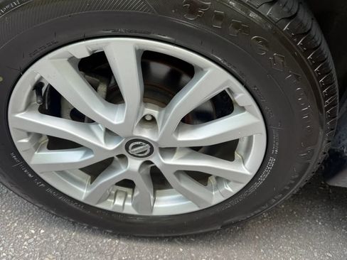 Used 2018 Nissan Rogue SV AWD/4WD image 28