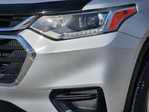 Used 2021 Chevrolet Traverse LS image 9