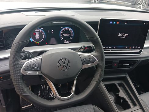 New 2025 Volkswagen Tiguan SE R-Line image 18