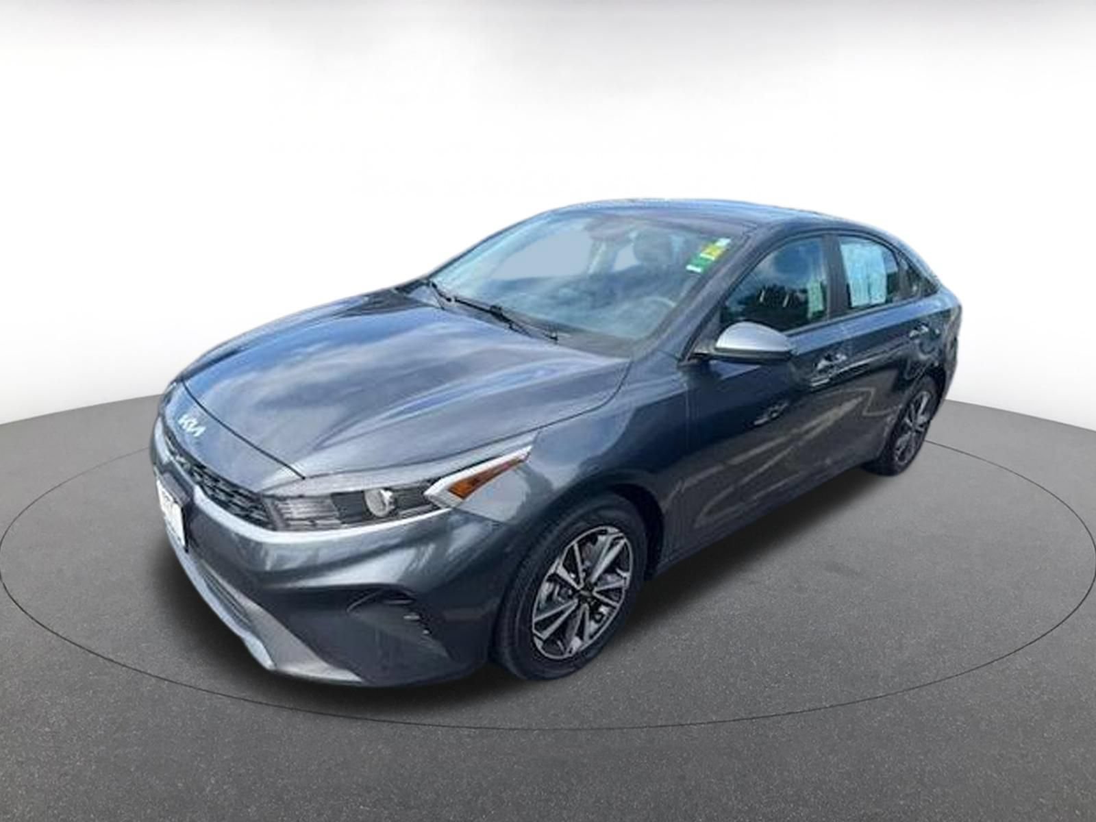 Used 2023 Kia Forte LXS FWD image 2
