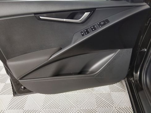 Used 2023 Kia Niro LX image 12