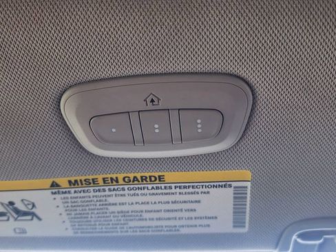 Used 2023 Chrysler Pacifica Limited FWD image 42
