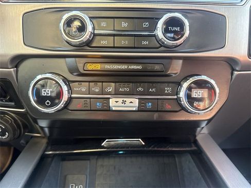 Used 2022 Ford F250 Platinum w/ FX4 Off-Road Package image 19