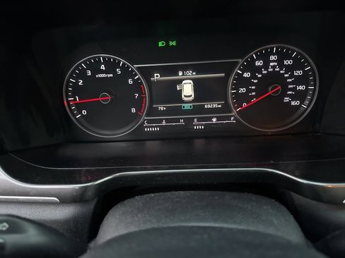 Used 2023 Kia Sorento LX image 1