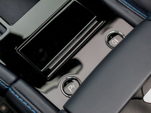 Used 2017 Aston Martin V12 Vantage S image 33