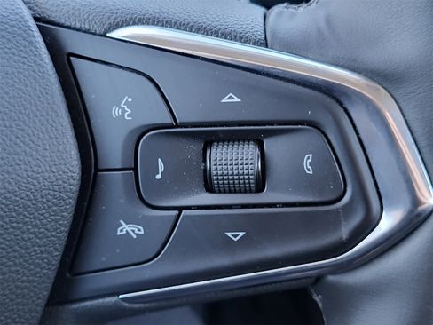 Used 2025 Chevrolet Trax LT w/ LT Convenience Package image 28