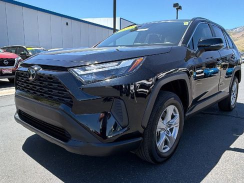 Used 2025 Toyota RAV4 XLE AWD/4WD image 7