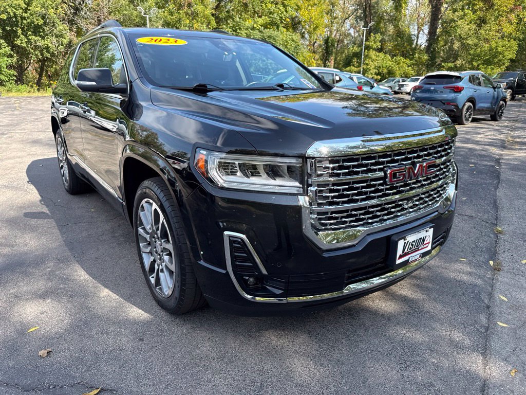Used 2023 GMC Acadia Denali w/ Denali Ultimate Package AWD/4WD image 3