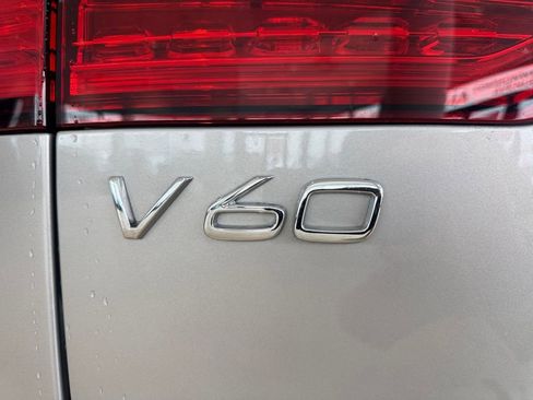 Certified 2025 Volvo V60 B5 Cross Country Plus image 8