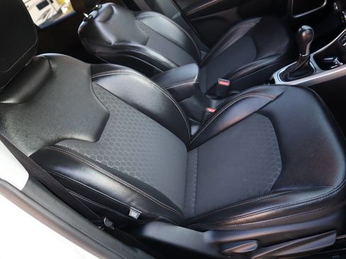 Used 2018 Jeep Compass Latitude image 40