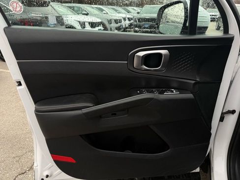 Certified 2024 Kia Sorento S image 7