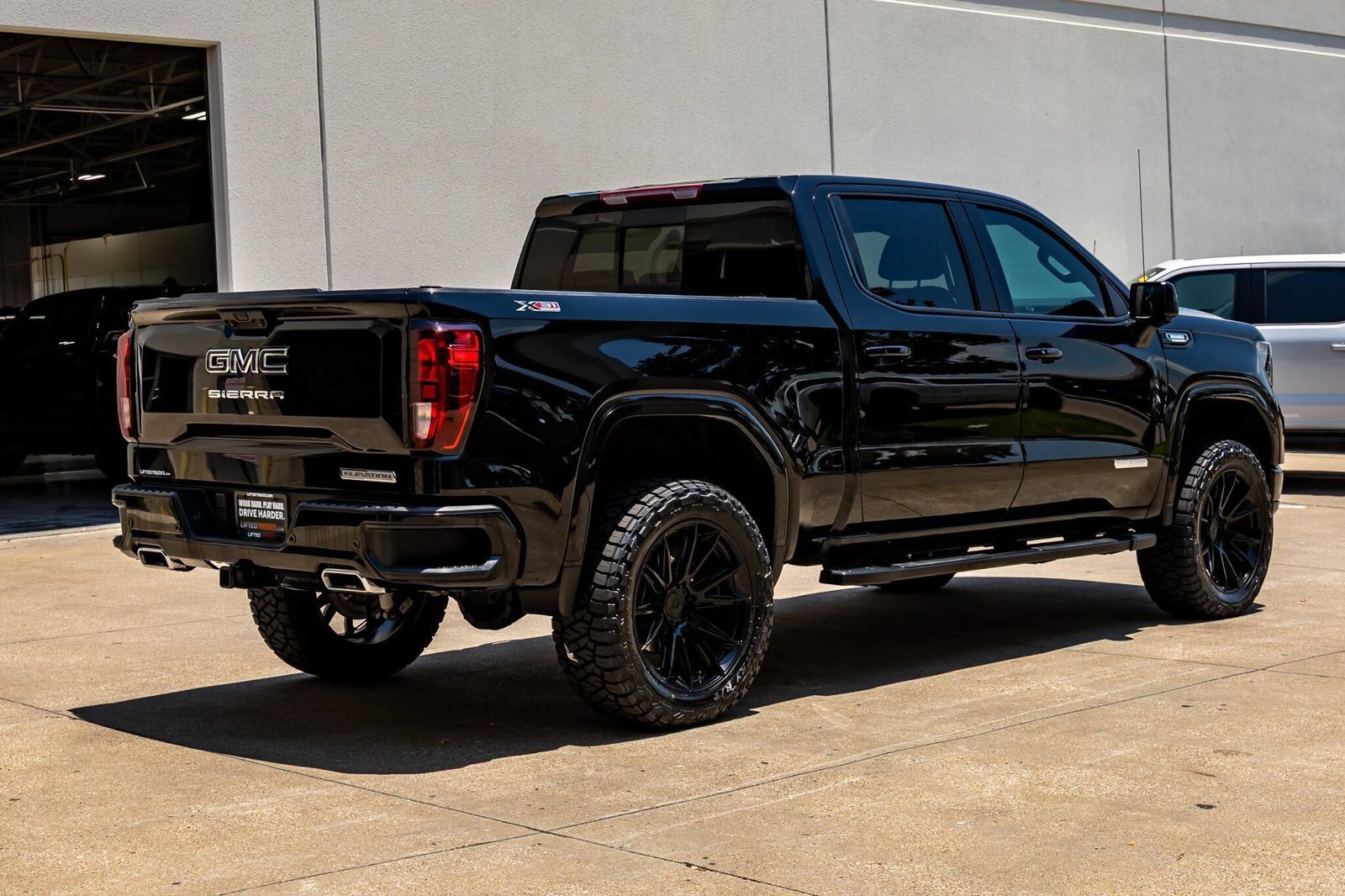 Used 2025 GMC Sierra 1500 Elevation w/ Elevation Premium Package AWD/4WD image 10