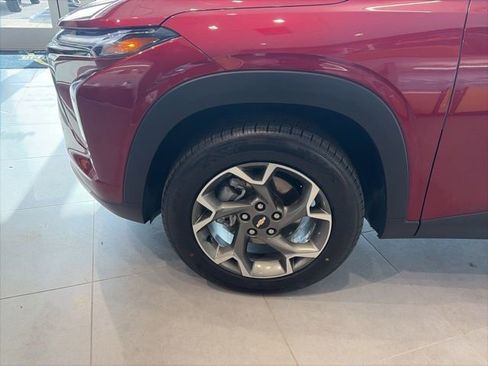 Used 2025 Chevrolet Trax LT w/ LT Convenience Package image 40