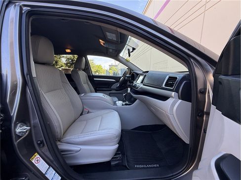 Used 2016 Toyota Highlander Plus AWD/4WD image 13