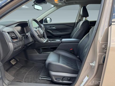 Certified 2025 Nissan Rogue Platinum FWD image 9